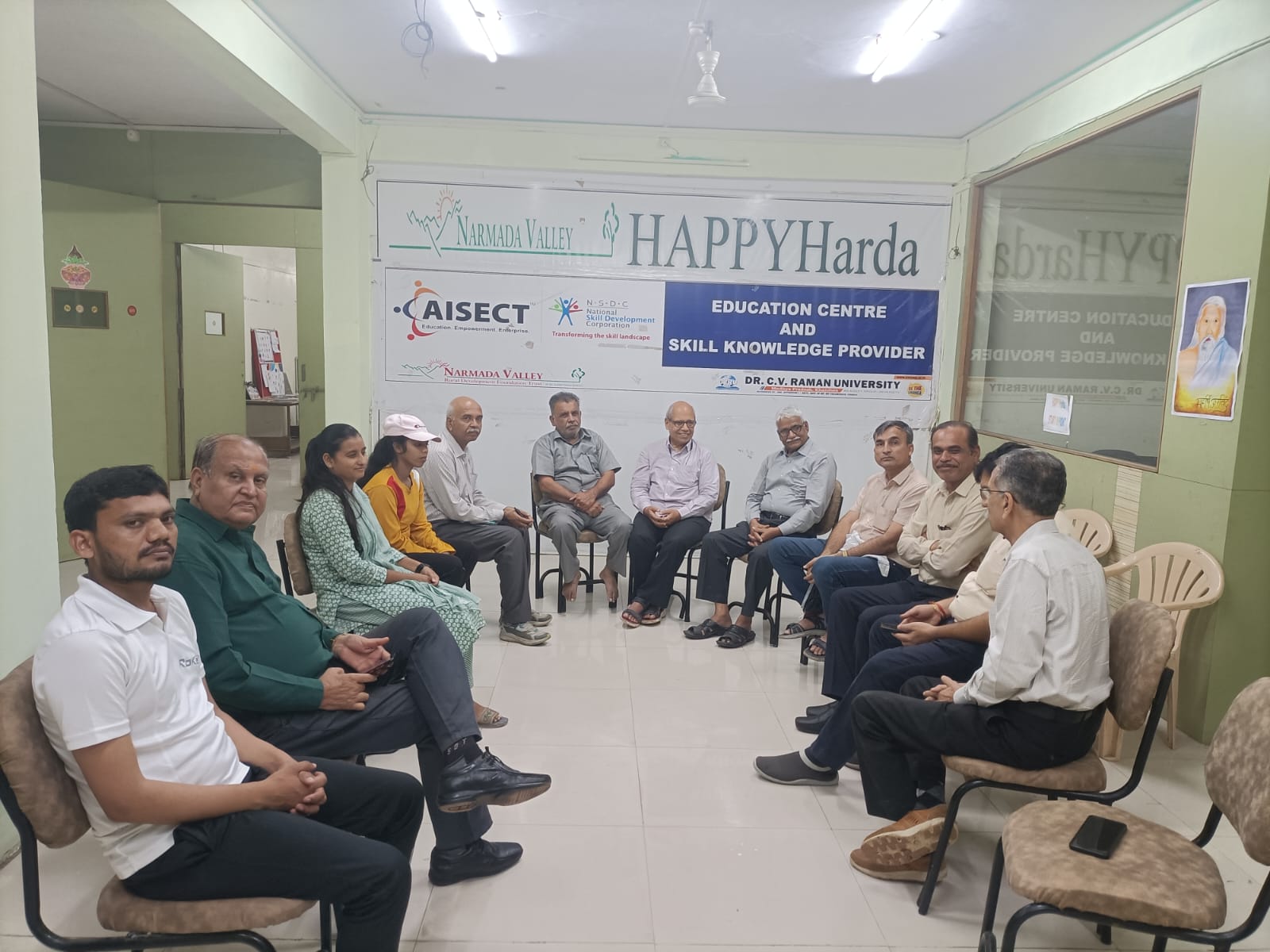 Read more about the article मिशन हैप्पी हरदा के अन्तेर्गत जिला योग आयोग की पहली बैठक किसान भवन, बाहेती कालोनी में संपन्न हुई।